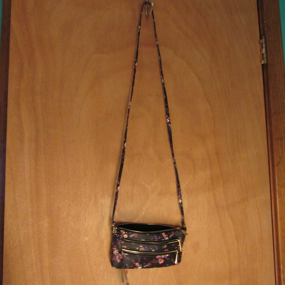Apt 9 cross body bag w/ wrist strap